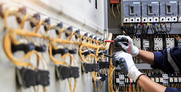 Professional Electrician technician working in Fellsmere, FL